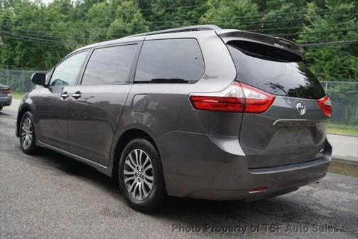 2018 Toyota Sienna XLE