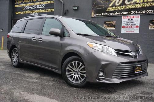 2018 Toyota Sienna XLE