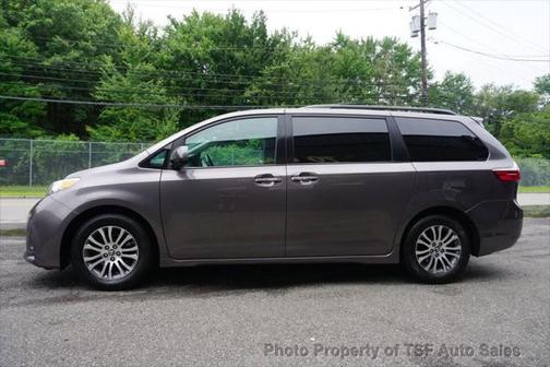 2018 Toyota Sienna XLE