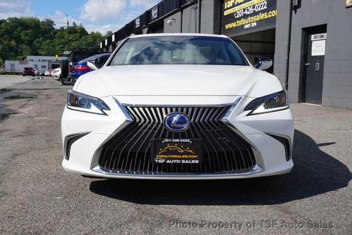 2019 Lexus ES 300h Base