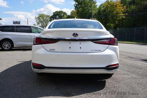 2019 Lexus ES 300h Base