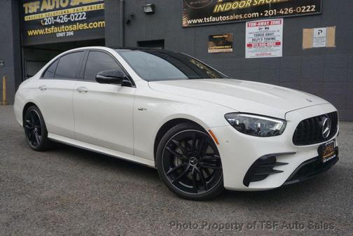 MANUFAKTUR Diamond White Metallic 2022 Mercedes-Benz E-Class AMG NIGHT PKG / AMG EXHAUST /PANO /20 INCH WHEELS