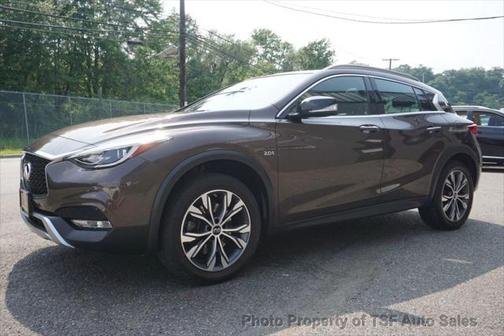 2017 INFINITI QX30 Premium