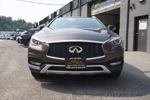2017 INFINITI QX30 Premium