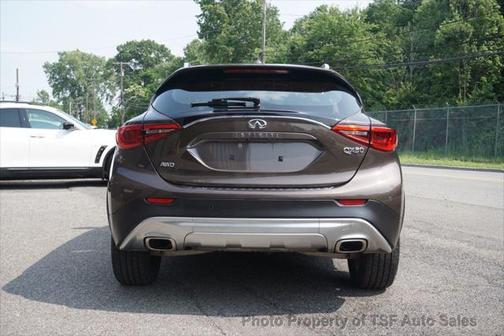 2017 INFINITI QX30 Premium