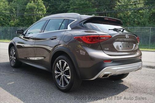 2017 INFINITI QX30 Premium