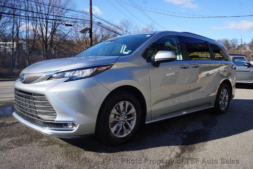 2024 Toyota Sienna XLE