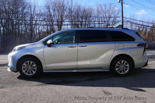2024 Toyota Sienna XLE