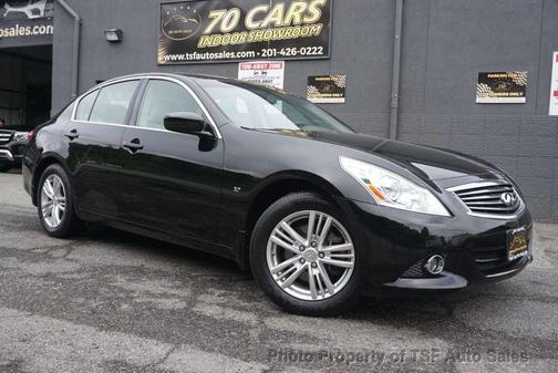 2015 INFINITI Q40 Base