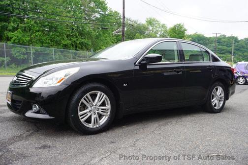 2015 INFINITI Q40 Base