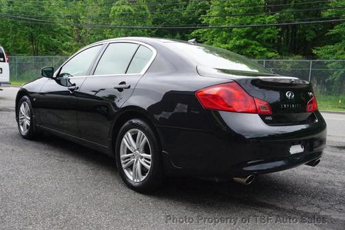2015 INFINITI Q40 Base