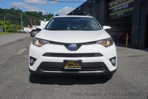Blizzard Pearl 2018 Toyota RAV4 Hybrid XLE