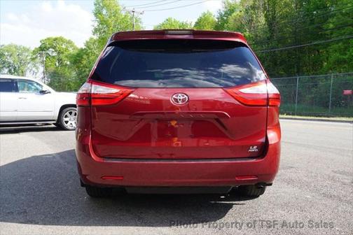 2018 Toyota Sienna LE
