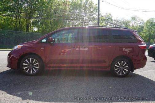 2018 Toyota Sienna LE