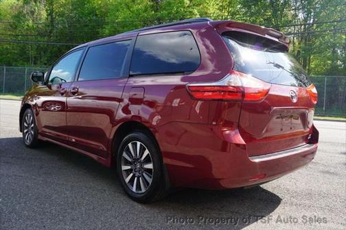 2018 Toyota Sienna LE