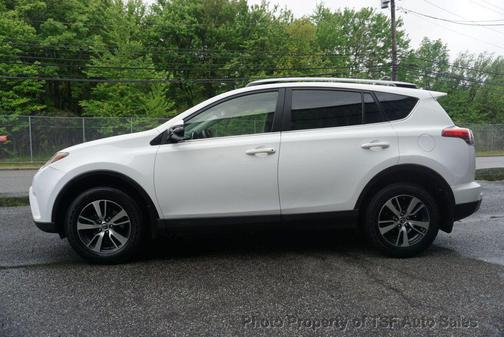 Blizzard Pearl 2017 Toyota RAV4 XLE