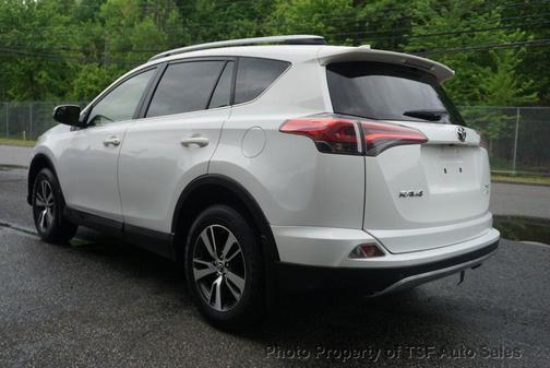 Blizzard Pearl 2017 Toyota RAV4 XLE