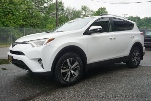 Blizzard Pearl 2017 Toyota RAV4 XLE