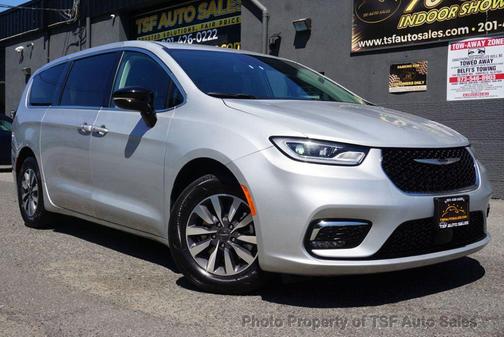 2024 Chrysler Pacifica Hybrid Select
