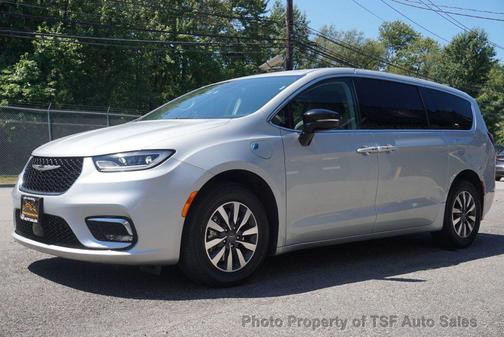 2024 Chrysler Pacifica Hybrid Select