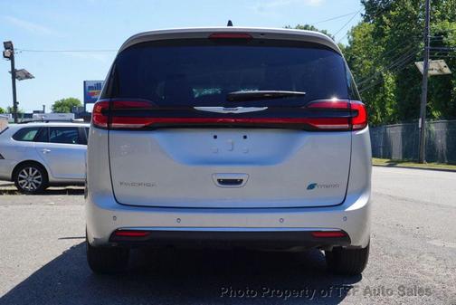 2024 Chrysler Pacifica Hybrid Select