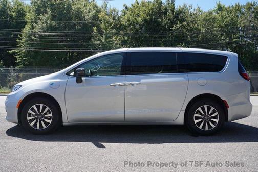 2024 Chrysler Pacifica Hybrid Select