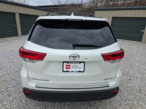 Blizzard Pearl 2018 Toyota Highlander SE