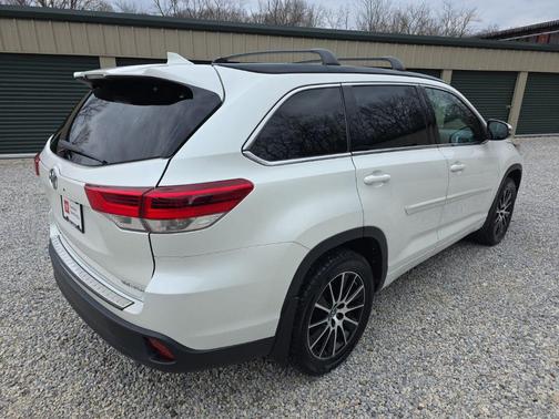 Blizzard Pearl 2018 Toyota Highlander SE