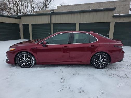 2021 Toyota Camry Hybrid XLE