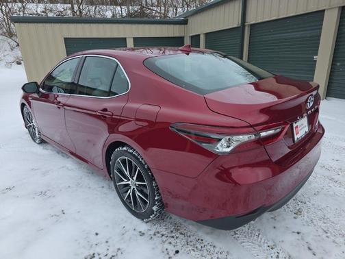 2021 Toyota Camry Hybrid XLE