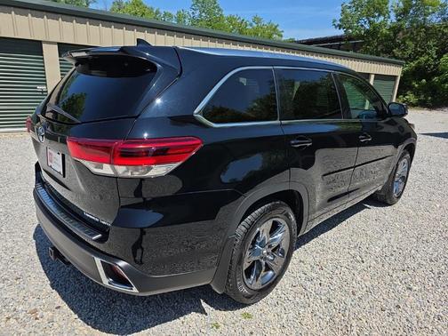 Midnight Black Metallic 2018 Toyota Highlander Limited Platinum