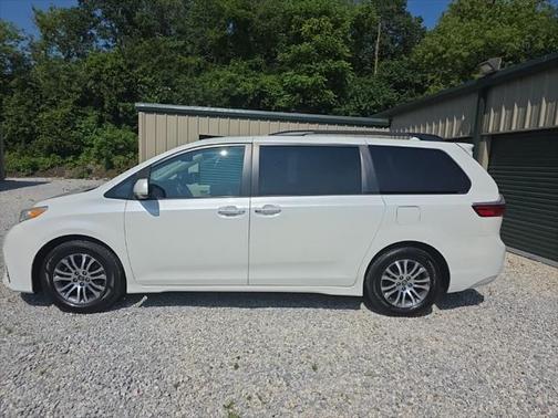 2018 Toyota Sienna XLE