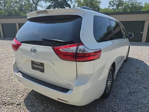 2018 Toyota Sienna XLE