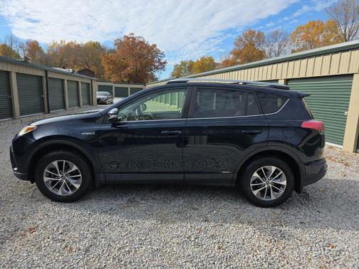 2017 Toyota RAV4 Hybrid XLE