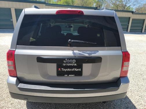 Photo 4 of 22 of 2017 Jeep Patriot Sport