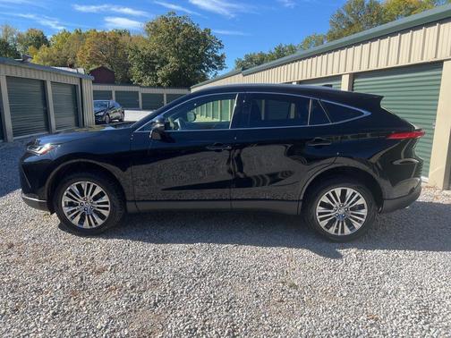 2022 Toyota Venza XLE