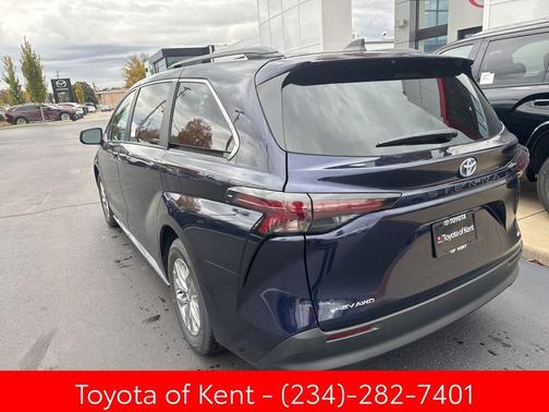 2025 Toyota Sienna LE