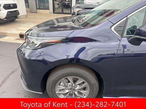 2025 Toyota Sienna LE
