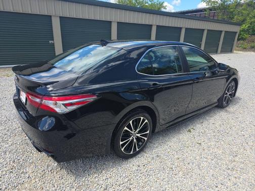 Midnight Black Metallic 2020 Toyota Camry SE