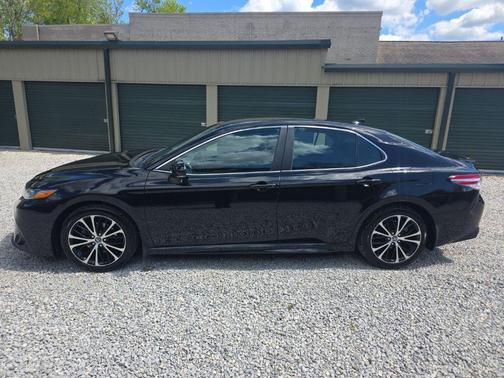 Midnight Black Metallic 2020 Toyota Camry SE