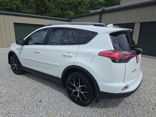 Super White 2018 Toyota RAV4 Hybrid SE