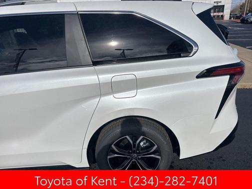 2025 Toyota Sienna Platinum