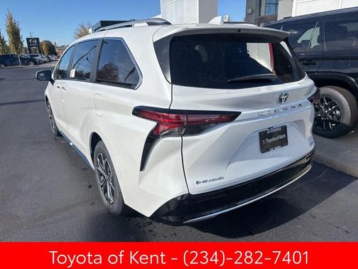 2025 Toyota Sienna Platinum