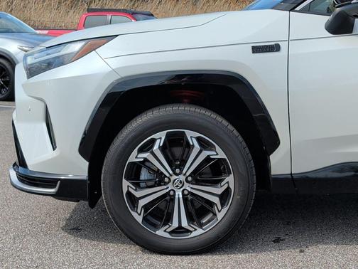 Blizzard Pearl/Midnight Black Metallic 2022 Toyota RAV4 Prime XSE