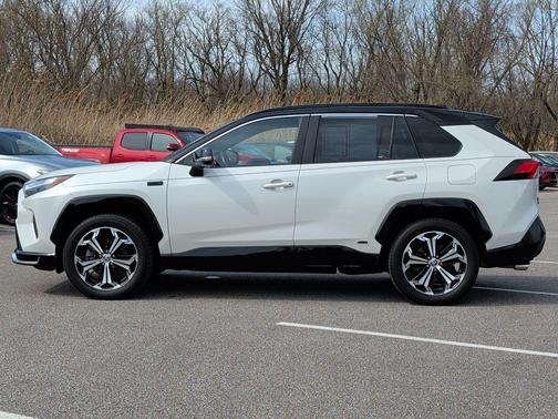 Blizzard Pearl/Midnight Black Metallic 2022 Toyota RAV4 Prime XSE