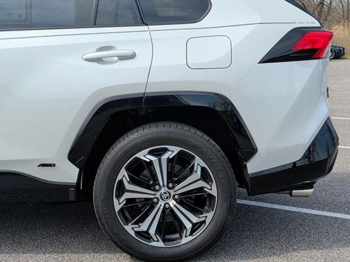 Blizzard Pearl/Midnight Black Metallic 2022 Toyota RAV4 Prime XSE