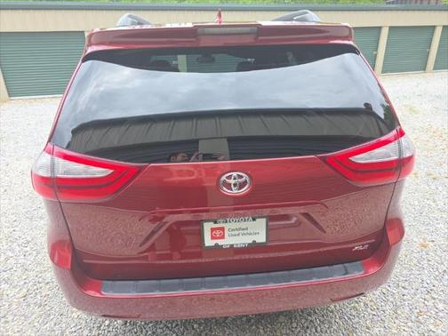 2018 Toyota Sienna XLE