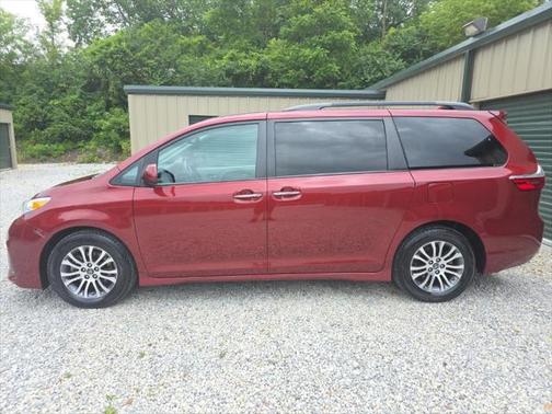 2018 Toyota Sienna XLE