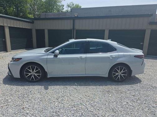 Ice Edge 2023 Toyota Camry SE
