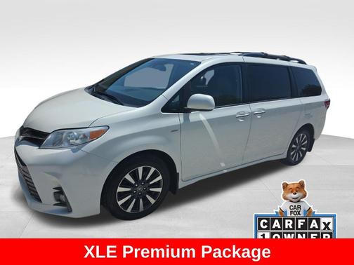 Blizzard Pearl 2020 Toyota Sienna XLE Premium